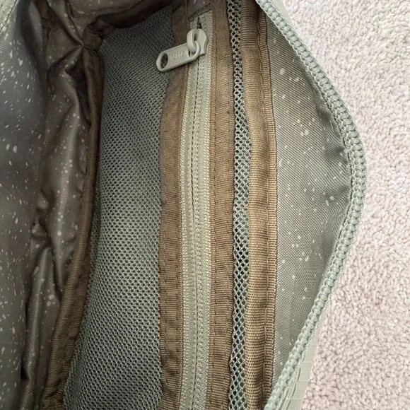 Calpak Terra Sling - Juniper Green - Picture 9 of 12